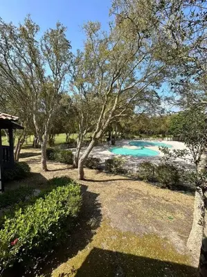Piscine de l'établissement Charmante maison dans résidence avec piscine proche golf et plage ou située à proximité