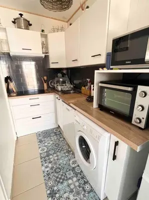 Cuisine ou kitchenette dans l'établissement L’escale Bleue