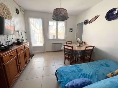 Cuisine ou kitchenette dans l'établissement L’escale Bleue