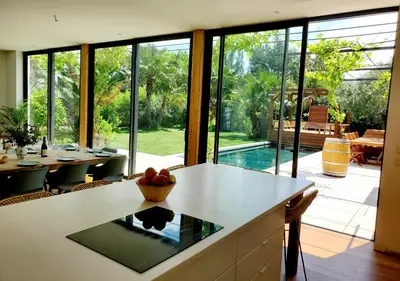 Piscine de l'établissement Luxury Bali Villa in Hossegor 5 stars- Pool & Petanque ou située à proximité