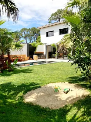 Jardin de l'établissement Luxury Bali Villa in Hossegor 5 stars- Pool & Petanque