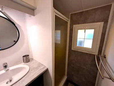 Salle de bains dans l'établissement DOMAINE LARBUT