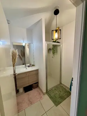 Salle de bains dans l'établissement Charmant appartement proche de hossegor et des plages