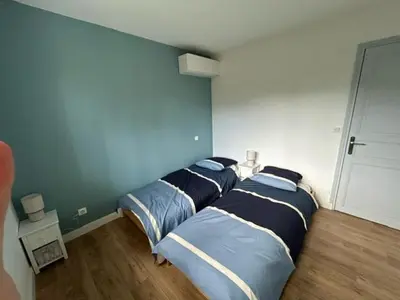 Un ou plusieurs lits dans un hébergement de l'établissement Magnifique Villa proche Golf & Centre d' Hossegor avec Jacuzzi