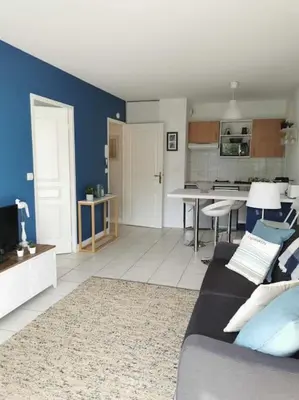 Cuisine ou kitchenette dans l'établissement Appartement cosy proche rue piétonne et plages