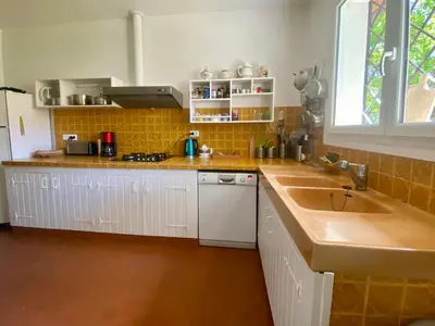 Cuisine ou kitchenette dans l'établissement Villa landaise proche lac d’Hossegor et océan