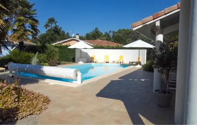 Piscine de l'établissement Nice Home In Léon With Kitchen ou située à proximité
