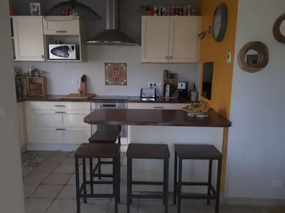 Cuisine ou kitchenette dans l'établissement Maison dans les Landes au bord de l'océan