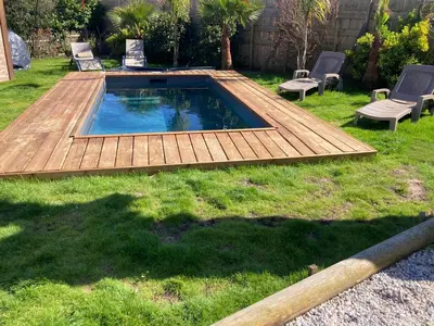 Piscine de l'établissement villa bord de mer 400 M de la plage ou située à proximité