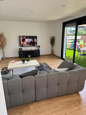 Télévision ou salle de divertissement dans l'établissement villa bord de mer 400 M de la plage