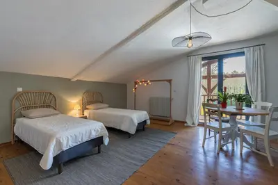 Un ou plusieurs lits dans un hébergement de l'établissement Suite familiale 2 chambres communicantes et piscine