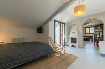 Un ou plusieurs lits dans un hébergement de l'établissement Suite familiale 2 chambres communicantes et piscine