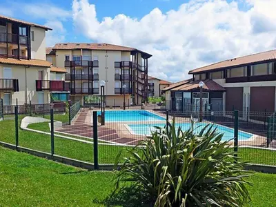 Piscine de l'établissement Appartement T2 à 50m du lac avec piscine et parking - FR-1-379-173 ou située à proximité