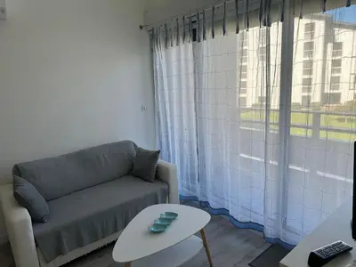 Coin salon dans l'établissement Appartement lumineux et spacieux à deux pas de la plage de Seignosse - FR-1-239-1042