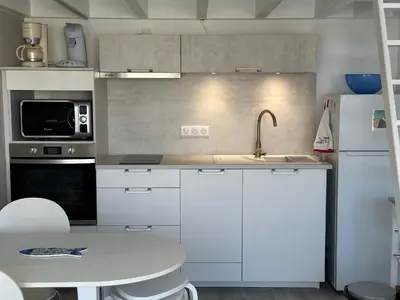 Cuisine ou kitchenette dans l'établissement Appartement lumineux et spacieux à deux pas de la plage de Seignosse - FR-1-239-1042