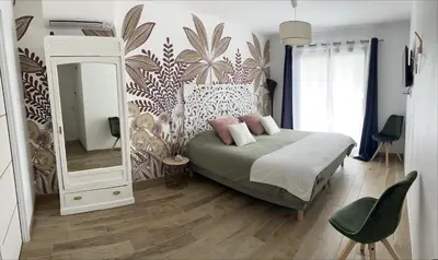 Un ou plusieurs lits dans un hébergement de l'établissement Magnifique villa avec piscine à 20 min de hossegor