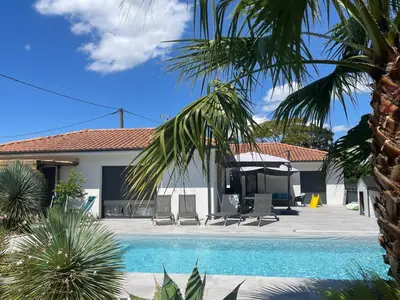 Piscine de l'établissement Magnifique villa avec piscine à 20 min de hossegor ou située à proximité