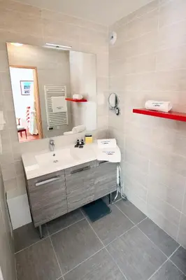 Salle de bains dans l'établissement Les Demeures de Borda