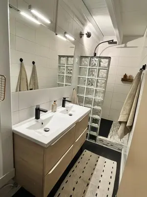 Salle de bains dans l'établissement L’Instant