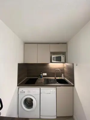 Cuisine ou kitchenette dans l'établissement AU BORD DU LAC