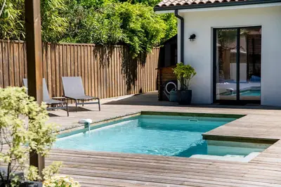 Piscine de l'établissement Superbe villa avec piscine ou située à proximité