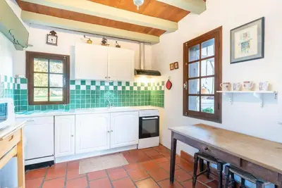 Cuisine ou kitchenette dans l'établissement Maison landaise avec jardin clos, idéal pour animaux