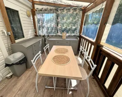Coin salon dans l'établissement Mobil home camping Lalande Mimizan