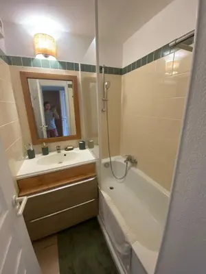 Salle de bains dans l'établissement Appartement Biscarrosse lac-golf
