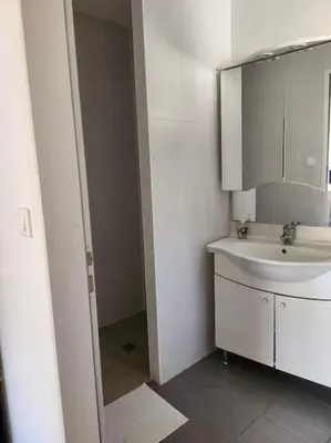 Salle de bains dans l'établissement Charmante maison à 2 pas du lac de Biscarosse