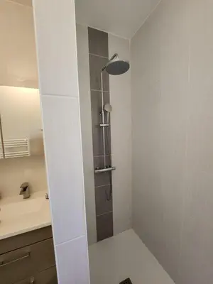 Salle de bains dans l'établissement Charmante maison à 2 pas du lac de Biscarosse