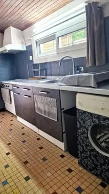 Cuisine ou kitchenette dans l'établissement Le refuge boisé