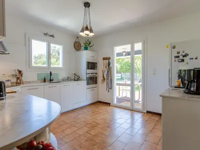 Cuisine ou kitchenette dans l'établissement Holiday Home Labenne Océan 974 by Interhome