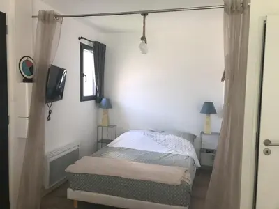 Un ou plusieurs lits dans un hébergement de l'établissement Joli Studio de 25 M2 au calme, idéal pour un couple
