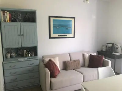 Coin salon dans l'établissement Joli Studio de 25 M2 au calme, idéal pour un couple