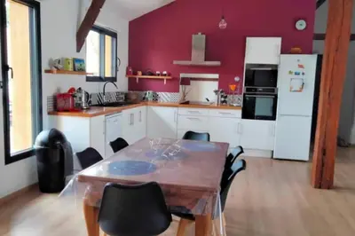 Cuisine ou kitchenette dans l'établissement Villa calme