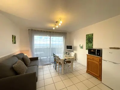 Cuisine ou kitchenette dans l'établissement Studio confortable avec balcon et parking à Vieux-Boucau - FR-1-379-175