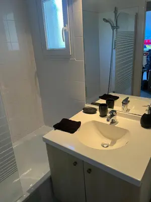 Salle de bains dans l'établissement chalet T4 ondres piscine et tennis