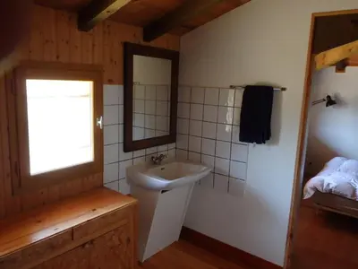 Salle de bains dans l'établissement Maison 120 M2, location saisonnière, proche de l'océan.