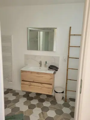 Salle de bains dans l'établissement Magnifique maison de plein pied
