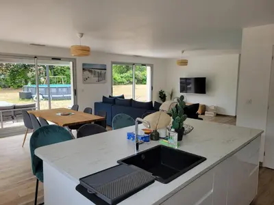 Télévision ou salle de divertissement dans l'établissement Magnifique maison de plein pied