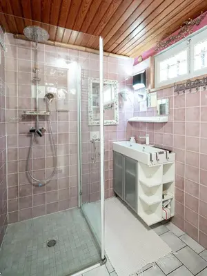 Salle de bains dans l'établissement Biscarrosse plage, à 450 m de l'Océan