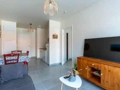 Télévision ou salle de divertissement dans l'établissement Appartement Neuf à Mimizan Plage, à 500m de l'Océan, pour 4 Personnes avec Parking Privé - FR-1-50-133