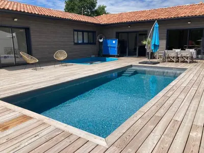Piscine de l'établissement ANGRESSE Villa Chris à 10 min d'HOSSEGOR ou située à proximité