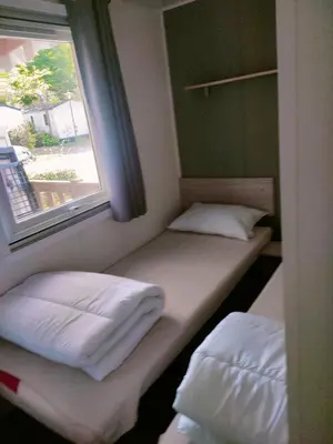 Un ou plusieurs lits dans un hébergement de l'établissement Mobil home, camping 4* Lac privé