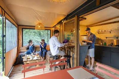 Clients de l'établissement Huttopia Lac d'Aureilhan - Mimizan