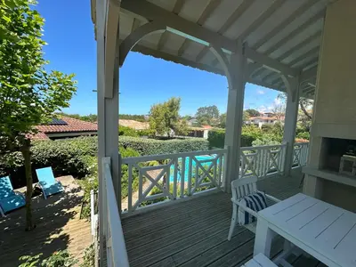 Balcon ou terrasse dans l'établissement Unique Pool Villa 500m from the beach, Hamptons Style with beautiful Garden