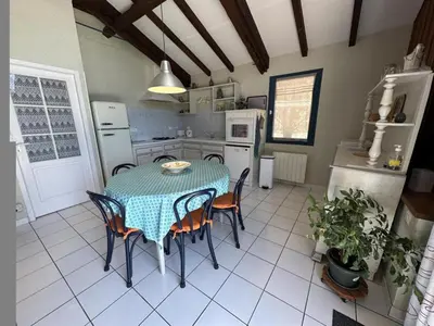 Cuisine ou kitchenette dans l'établissement Peyrot