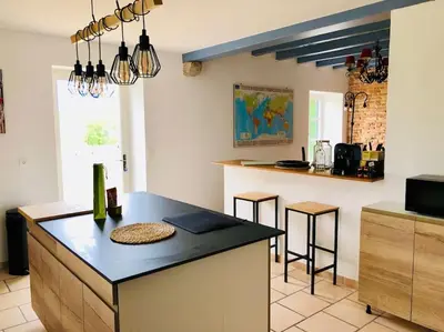 Cuisine ou kitchenette dans l'établissement Charmante maison familiale avec jardin et jacuzzi proche océan