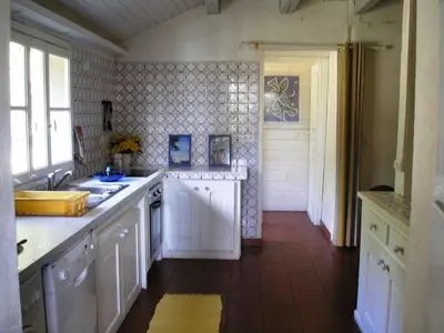 Cuisine ou kitchenette dans l'établissement Holiday Home Hollebarde by Interhome