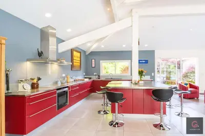 Cuisine ou kitchenette dans l'établissement Villa avec piscine pour 8 personnes à Biscarrosse bourg